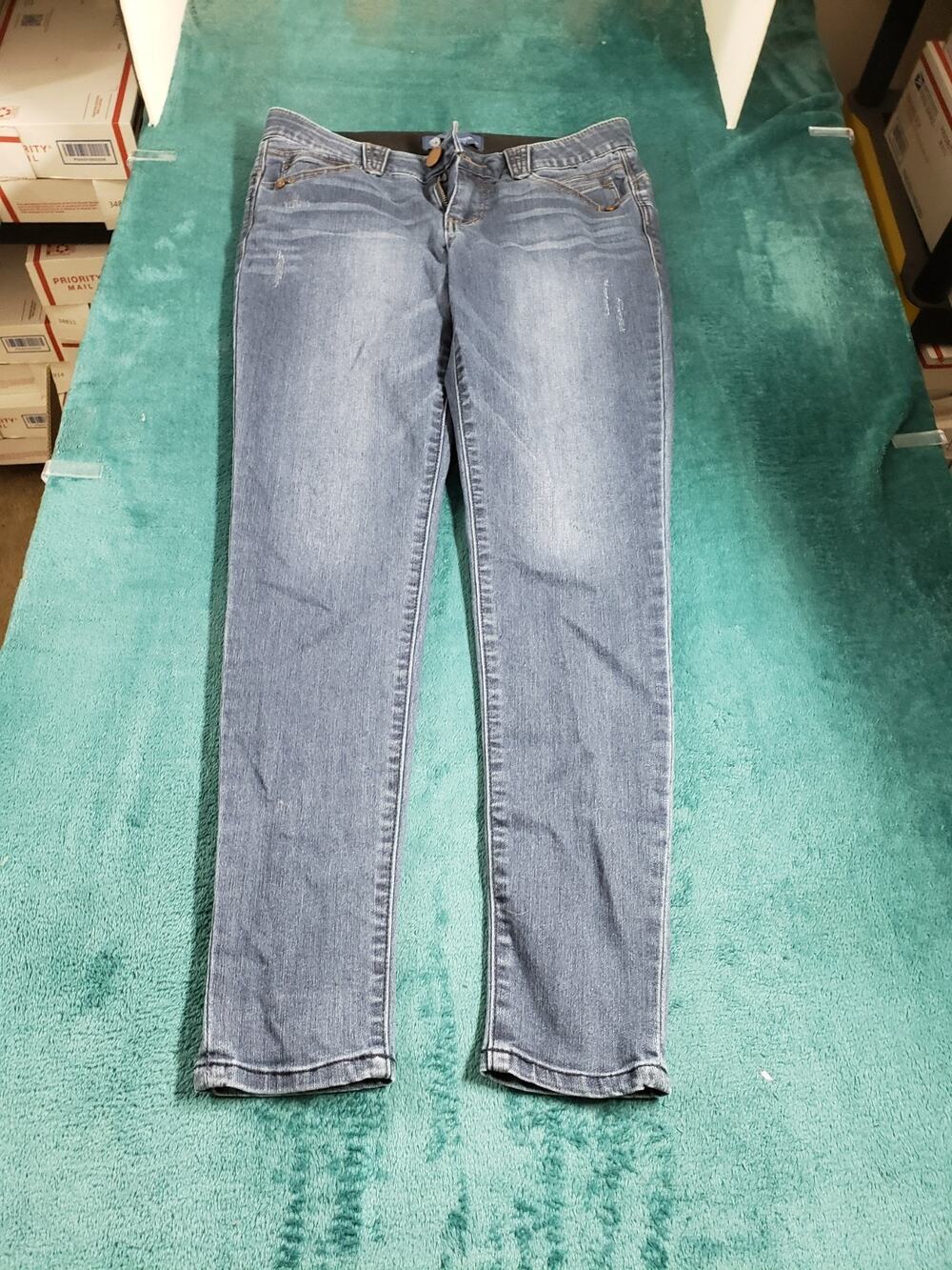 Democracy Jeans Size 4 Women Blue Stretch Fray Hem Elastic Waist Ankle Cropped